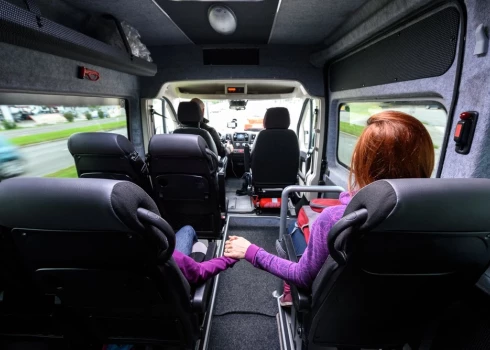 Категория транспорта M1 - это машина вместимостью до 8 пассажиров, не считая водителя.