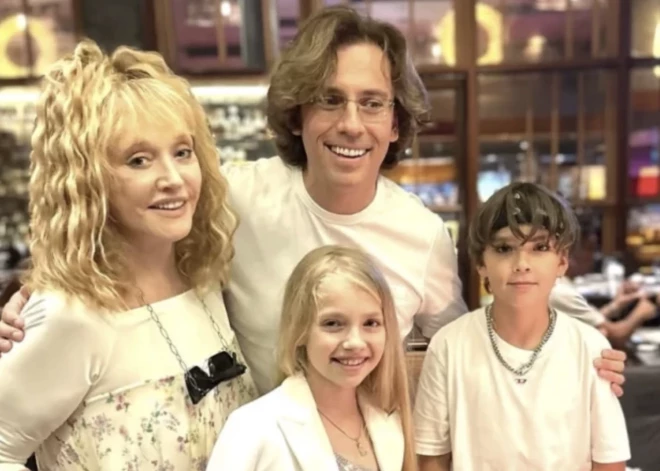 Svētki bez slavenībām? Kā mainījusies Maksima Galkina un Allas Pugačovas bērnu dzīve pēc aizbraukšanas no Krievijas