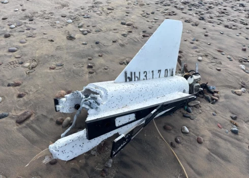Ventspils novadā atrastā drona atlūza (foto: Nacionālie bruņotie spēki)