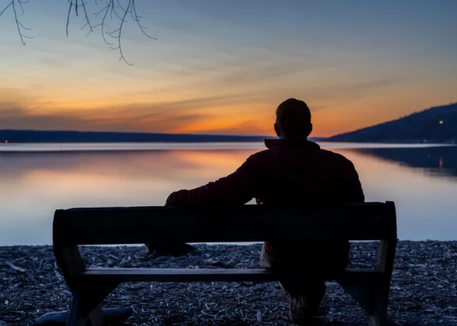 Чувствуете себя пустым и потерянным? Астролог объясняет, когда это закончится