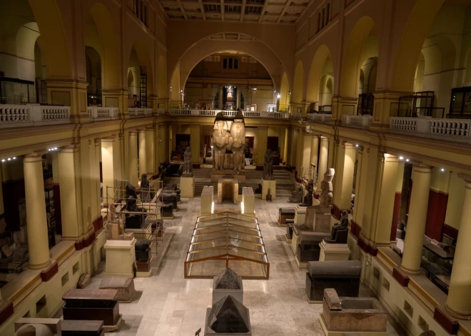 Kairas muzejā nozagto 3000 gadus seno zelta aproci vairs neatgūt - tā pārdota par 3400 eiro un izkausēta