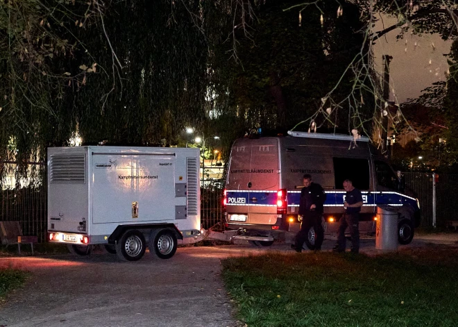 Berlīnes centrā pārsteigtie strādnieki atrod Otrā pasaules kara gadu bumbu, iespējama tuvējo iedzīvotāju evakuācija