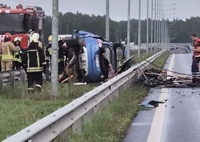 ВИДЕО: в Литве 93-летний водитель устроил страшную аварию