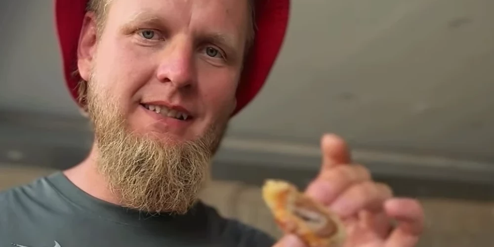 36. diena ceļojumā. Un pirmais kebabs Turcijā - jau vienu kilometru aiz robežas.