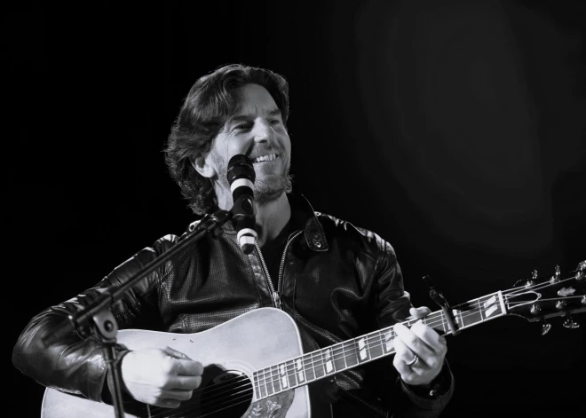 Kantrī mūzikas leģenda Brets Džeimss gājis bojā traģiskā lidmašīnas avārijā