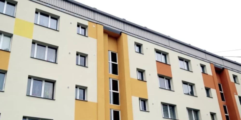 Daudzdzīvokļu ēka pēc renovācijas.