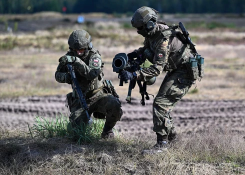 Polijas armijas karavīri piedalās militārajās mācībās "Firestorm".