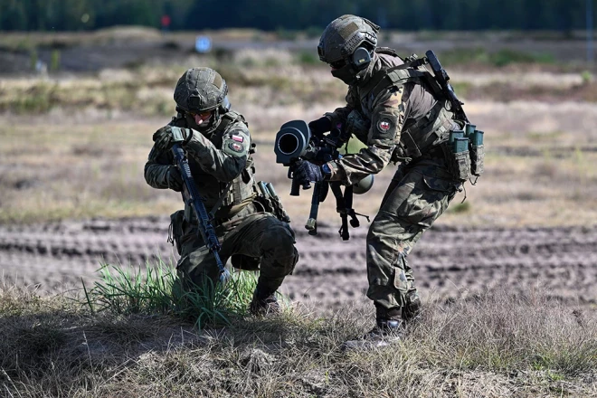 Polijas armijas karavīri piedalās militārajās mācībās "Firestorm".