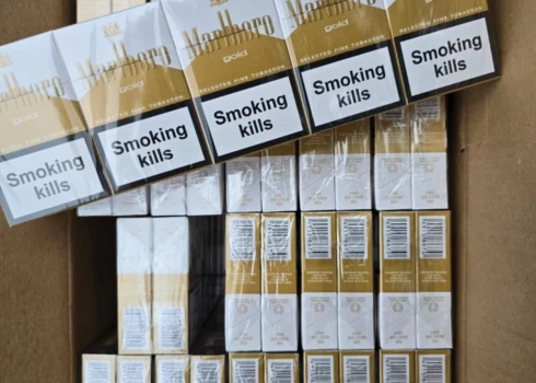 Valsts policija Rīgā atsavina vairāk nekā miljonu nelegālo cigarešu.
