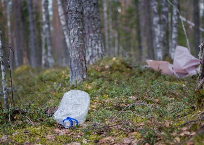 Vairāk stikla, mazāk lieku lupatu - ko darīt, lai Latvijas daba kļūtu tīrāka?