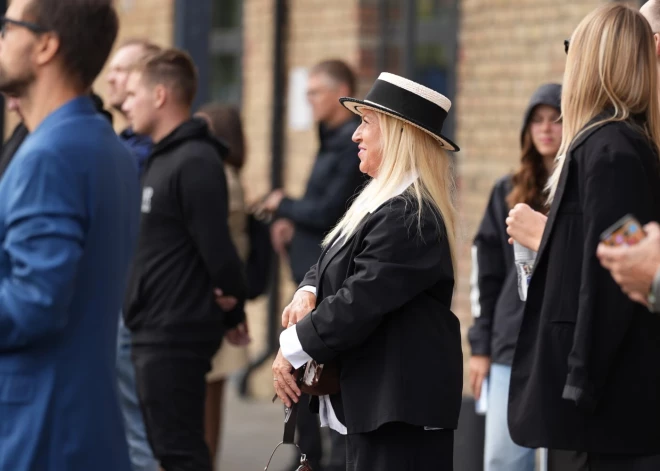 Piektdien, 19. septembrī, mūziķe EMILIJA (Emilija Bērziņa) dzimšanas dienā izdeva debijas EP jeb minialbumu “Tintes Stāsts”.