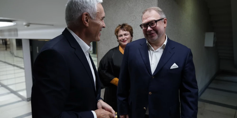Piektdien, 19. septembrī, Dailes teātrī notika Jaunās zāles atklāšana, bet jau sestdien tā pulcēs savas pirmās pirmizrādes skatītājus. No visām Jaunās zāles skatītāju vietām tagad varēs lieliski pārredzēt skatuvi.