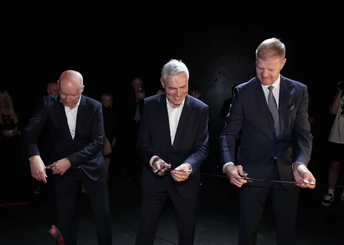 Dailes teātra direktors Juris Žagars (centrā) atzīst: "Ir milzīgs gandarījums, ka projektu izdevies pabeigt laikā un bez neadekvāta sadārdzinājuma, kas pie mums parasti ir bijiusi teju norma sabiedrisko ēku būvniecībā."