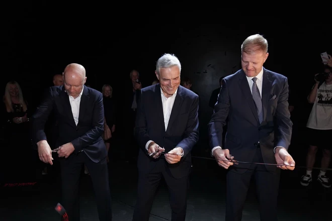 Dailes teātra direktors Juris Žagars (centrā) atzīst: "Ir milzīgs gandarījums, ka projektu izdevies pabeigt laikā un bez neadekvāta sadārdzinājuma, kas pie mums parasti ir bijiusi teju norma sabiedrisko ēku būvniecībā."