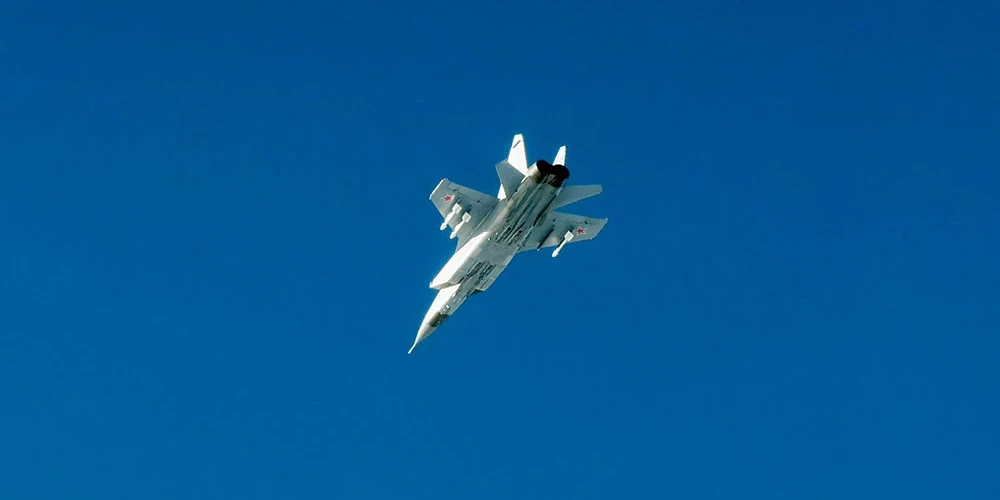 Trīs Krievijas iznīcinātāji "MiG-31" bez atļaujas ielidoja Igaunijas gaisa telpā.