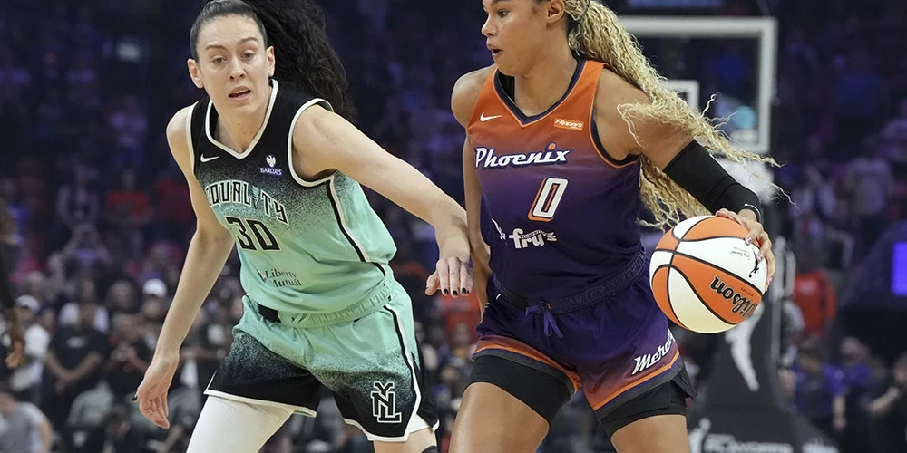 23 punktus un 12 atlēkušās bumbas "Mercury" rindās sakrāja Satū Sabalī (#0).