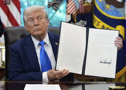 Jaunā nodeva H-1B vīzām iezīmē daļu no Trampa plašākas cīņas pret imigrāciju.