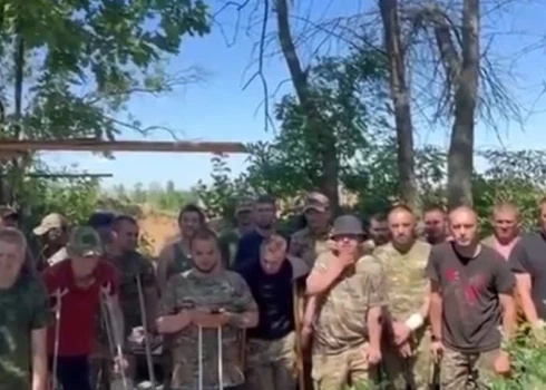 Krievijas armijas ievainotie karavīri ne vienmēr iet bojā kaujā ar Ukrainas bruņotajiem spēkiem, jo okupantus regulāri pēc misiju pabeigšanas nošauj savējie.