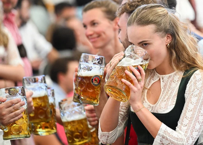 Minhenē sākas patiesa dzīves baudīšana, atklāts alus festivāls "Oktoberfest"