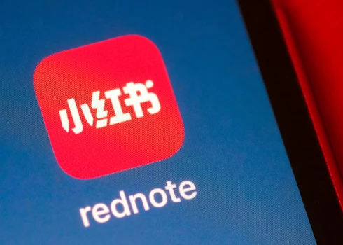 Pagājušajā nedēļā pārvalde līdzīgas sankcijas piemēroja platformai "Xiaohongshu", kas angļu valodā pazīstama kā "Rednote" un līdzinās "Instagram".