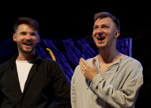 Konstantīns Ņikuļins (no labās) mēģinājumā. 