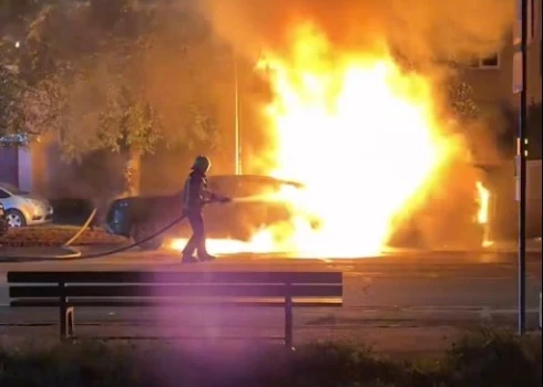 Видео тушения распространили очевидцы.