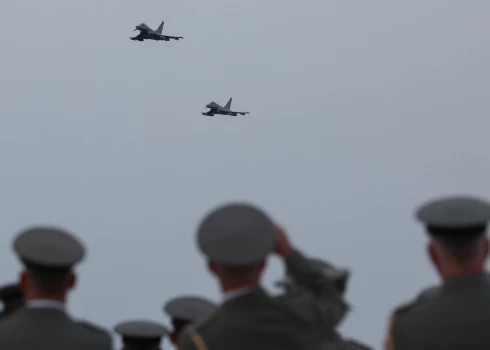 NATO uzsāka operāciju "Austrumu sardze", lai vēl vairāk stiprinātu alianses pozīcijas austrumu flangā.