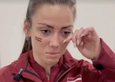 Šķēpmetēja Anete Sietiņa savu Pasaules čempionātā izcīnīto sudraba godalgu veltijusi bijušajai trenerei Valentīnai Eidukai.