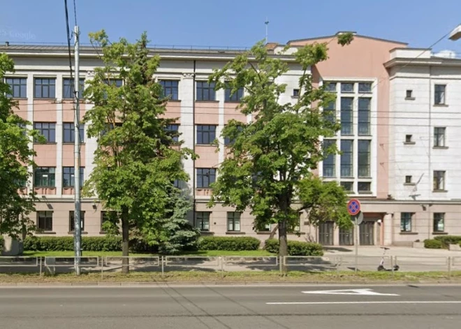 Педагоги массово покидают Рижскую 13-ю среднюю школу. В чем причина?