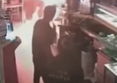 VIDEO: vīrietis Spānijā aizdedzina kafejnīcu majonēzes dēļ
