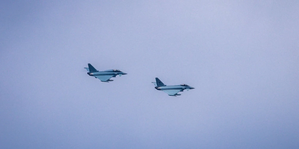 Divi “Eurofighter” pacelti, lai identificētu Krievijas izlūklidaparātu.