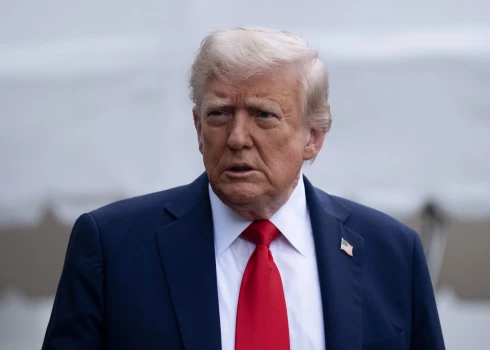 ASV prezidents Donalds Tramps apstiprina gatavību aizstāvēt ES dalībvalstis NATO ietvaros.