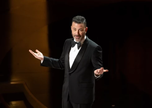 Džimijs Kimels nav sniedzis komentārus par notikušo.