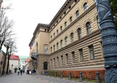 Vāc parakstus, lai liegtu Saeimas deputātiem iespēju balsojumos atturēties