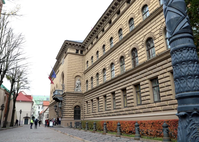 Vāc parakstus, lai atceltu iespēju Saeimas deputātiem atturēties balsojumos