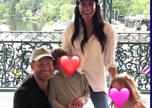 Princis Harijs ar Meganu un bērniem Disnejlendā.