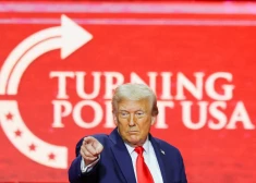 Donalds Tramps pateica ko visai satraucošu Čārlija Kērka piemiņai veltītā pasākumā