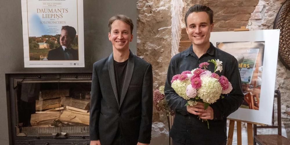 Pagājušās nedēļas nogalē Mazās Mežotnes pils koncertsezona noslēdzās ar talantīgā pianista Daumanta Liepiņa solokoncertu. 