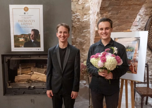 Pagājušās nedēļas nogalē Mazās Mežotnes pils koncertsezona noslēdzās ar talantīgā pianista Daumanta Liepiņa solokoncertu. 