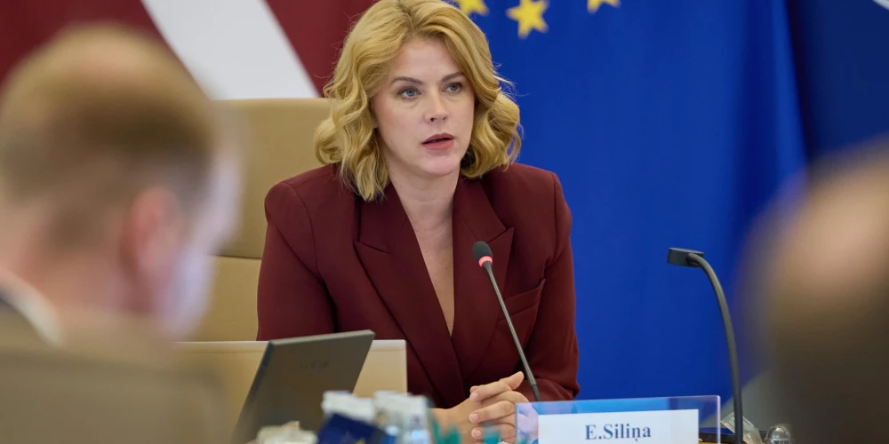 Latvijas premjere Evika Siliņa norāda, ka jaunais skolu finansēšanas modelis "Programma skolā" paredz skaidrus kritērijus.