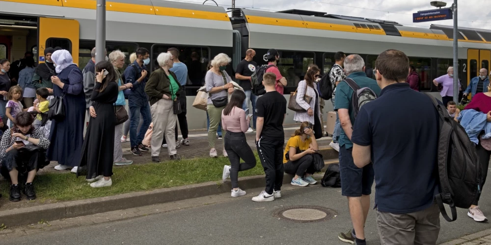 Incidents notika blīvi apdzīvotajā Vācijas rietumu daļā, un pirmdienas rītā izraisīja reģionā haosu, jo simtiem iedzīvotāju nespēja nokļūt līdz savai darba vietai.