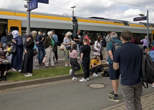 Incidents notika blīvi apdzīvotajā Vācijas rietumu daļā, un pirmdienas rītā izraisīja reģionā haosu, jo simtiem iedzīvotāju nespēja nokļūt līdz savai darba vietai.