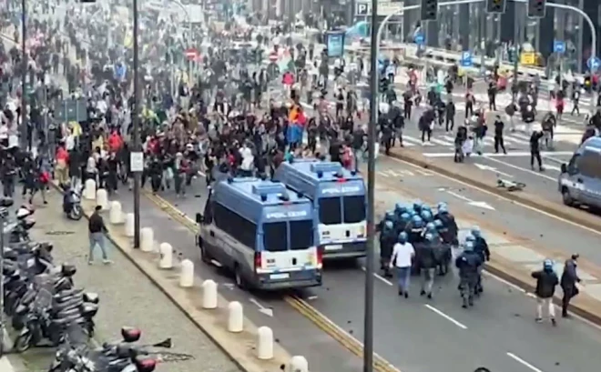 Palestīnas atbalstītāji iesaistās sadursmēs ar policiju.