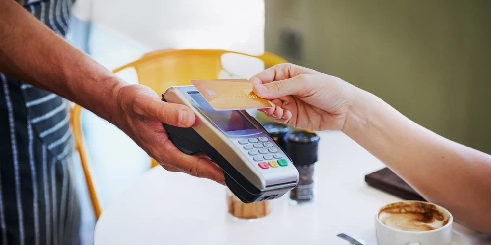Онлайн-платежи стали нормой — готовы ли вы отказаться от налички?