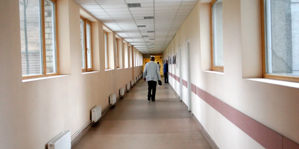 Pēdējā gada laikā 41% iedzīvotāju atteikušies no ārsta apmeklējuma vai ārstēšanās naudas dēļ.