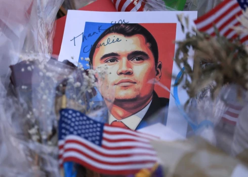 Krievijas propagandas varonis - runas laikā nošautais Čārlijs Kērks.