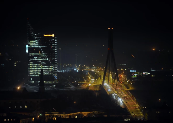 Rīgas dome atbalsta nakts sabiedriskā transporta licences pagarināšanu līdz oktobra beigām