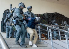 ФОТО: в Даугавпилсе прошли антитеррористические учения - захват заложников, эвакуация чиновников и другие действия