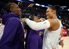 Kitija Laksa turpina nespēlēt, "Mercury" pagarinājumā izlīdzina pusfināla sēriju WNBA