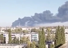 VIDEO: Ukraina veikusi triecienus pa vienu no lielākajām Krievijas naftas pārstrādes rūpnīcām